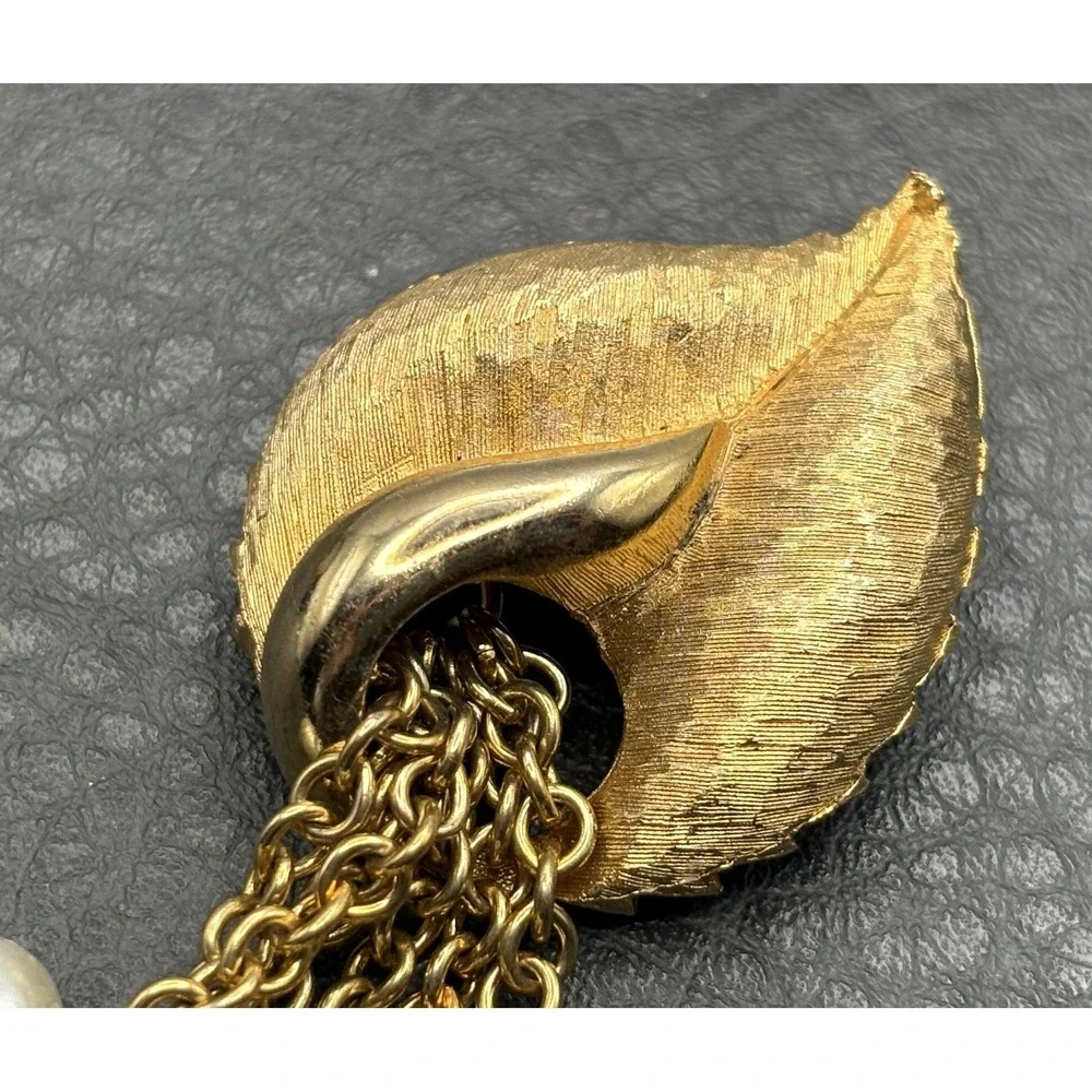 Vintage Waterfall Chain Tassel Brooch Pearl Beads Dangle Pin Gold Tone
